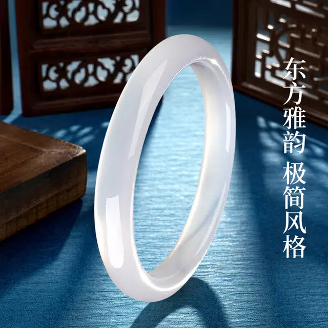 希笛拉 白月光小众古色古香素圈镯子 新中式国潮古风 轻奢气质美人镯 一步一响 高级清冷感 显白轻奢贵妃镯 玻璃猫眼 手镯 女款