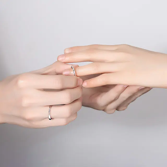 吸金钟爱久久 闪耀银河开口戒可调节一对简约经典 莫比乌斯浪漫爱意交织对戒 希笛拉 合金 琉璃 戒指 男女同款情侣款