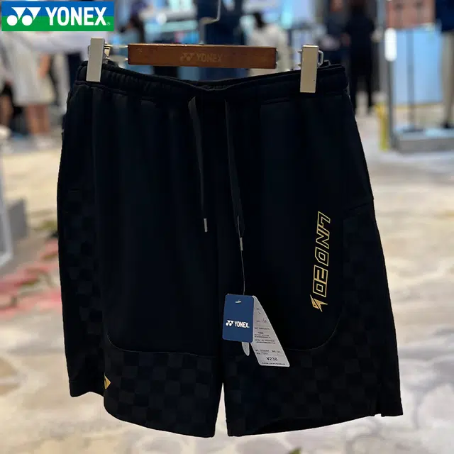 YONEX