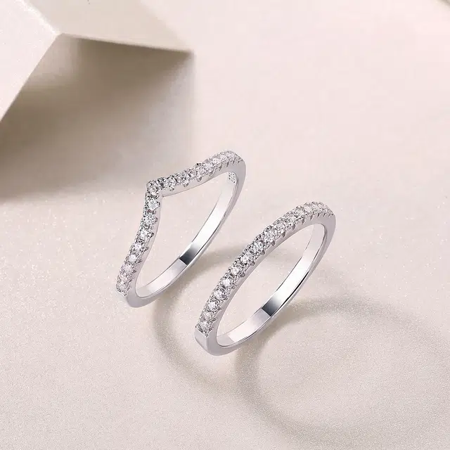 925