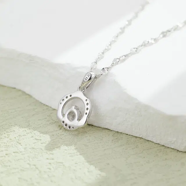 925
