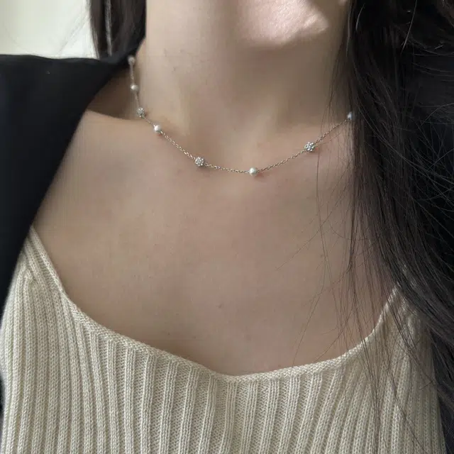 925