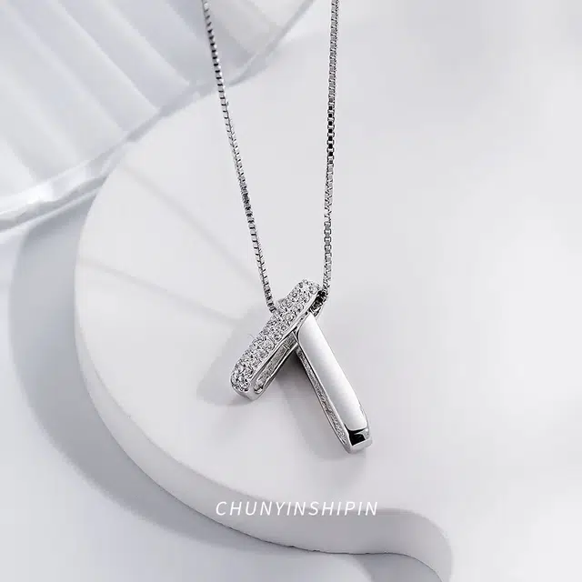 925