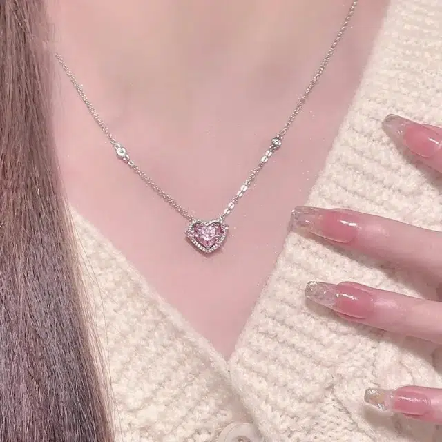 925