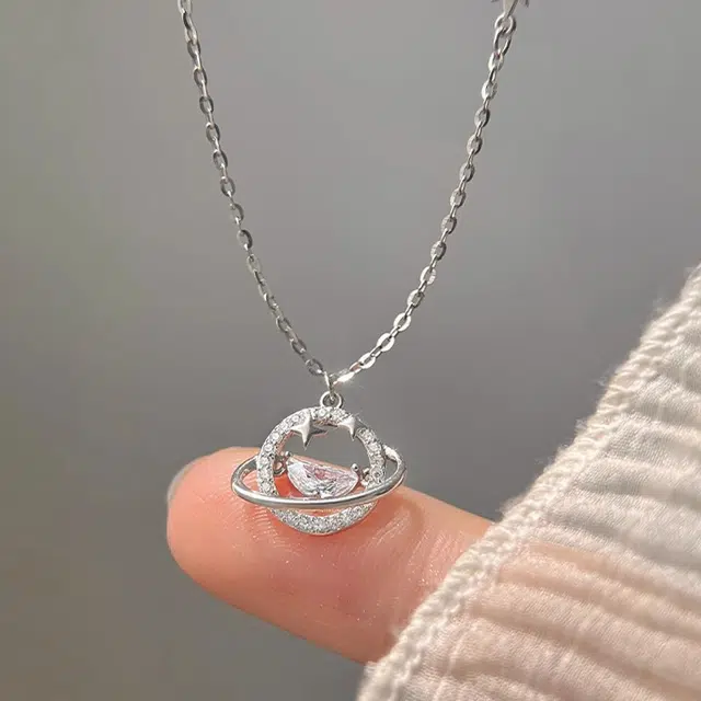 925