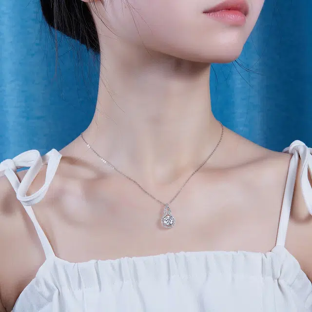 925