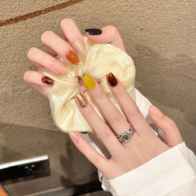 芮锦 显白氛围感春夏  穿戴甲 短款彩色跳色 猫眼