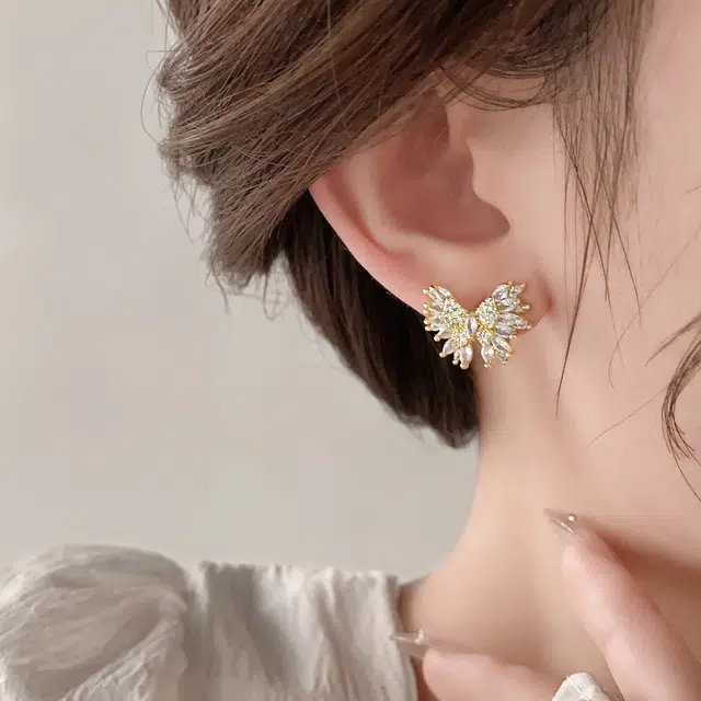 伊灿 轻奢小众高级感时尚百搭水钻蝴蝶 氧化锆石 耳钉 女款 设计感气质耳饰