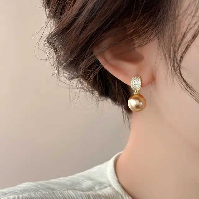 伊灿 精致小众高级感独特镶钻金色仿珍珠 氧化锆石 耳环 女款
