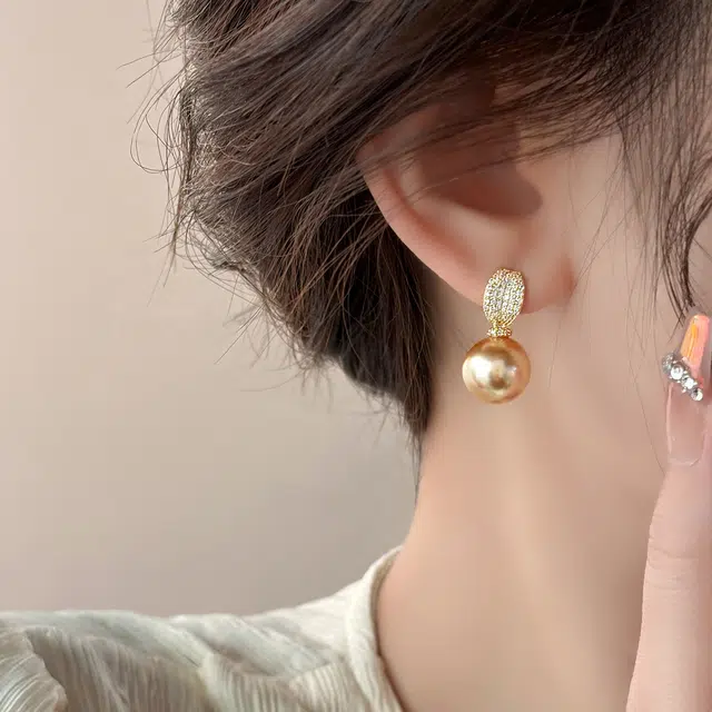 伊灿 精致小众高级感独特镶钻金色仿珍珠 氧化锆石 耳环 女款
