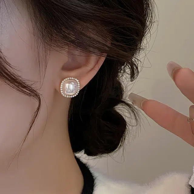 伊灿 日韩小众设计感高级精致镶钻 微镶锆石 仿珍珠 耳钉 女款