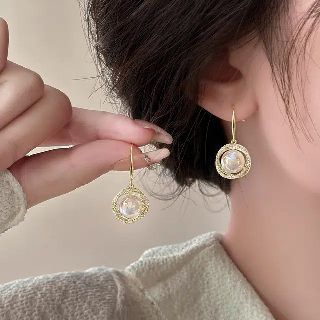 伊灿 缠绕镶嵌设计 电镀真金 氧化立方锆石 仿珍珠 耳环 女款 金色