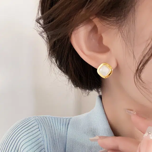 伊灿 精致小众设计感高级菱形 电镀真金 贝壳 耳钉 女款