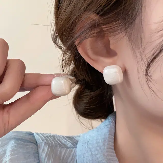 伊灿 白色小众高级感 电镀真金 耳钉 女款
