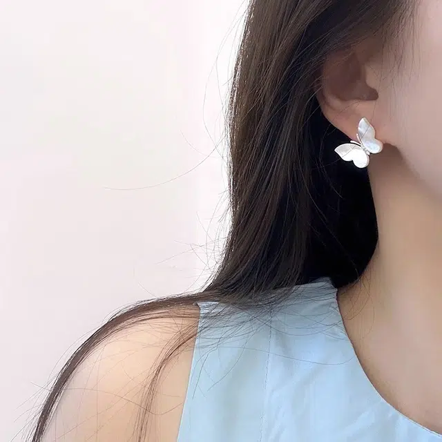 伊灿 精致小众设计感高级贝壳蝴蝶 母贝 耳钉 女款