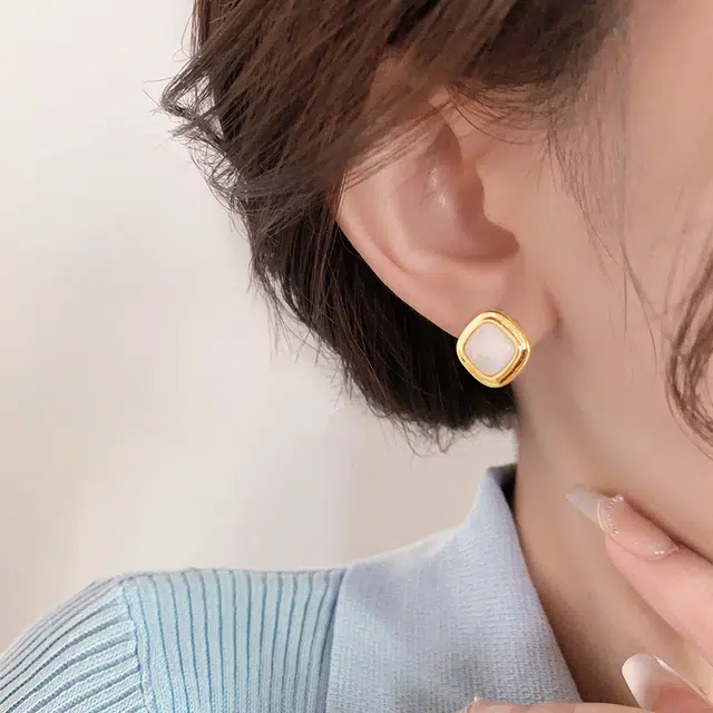 伊灿 精致小众设计感高级菱形 电镀真金 贝壳 耳钉 女款