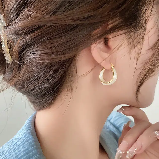 伊灿 法式复古小众高级感气质耳圈珐琅滴釉白色 铜镀真金 耳环 女款