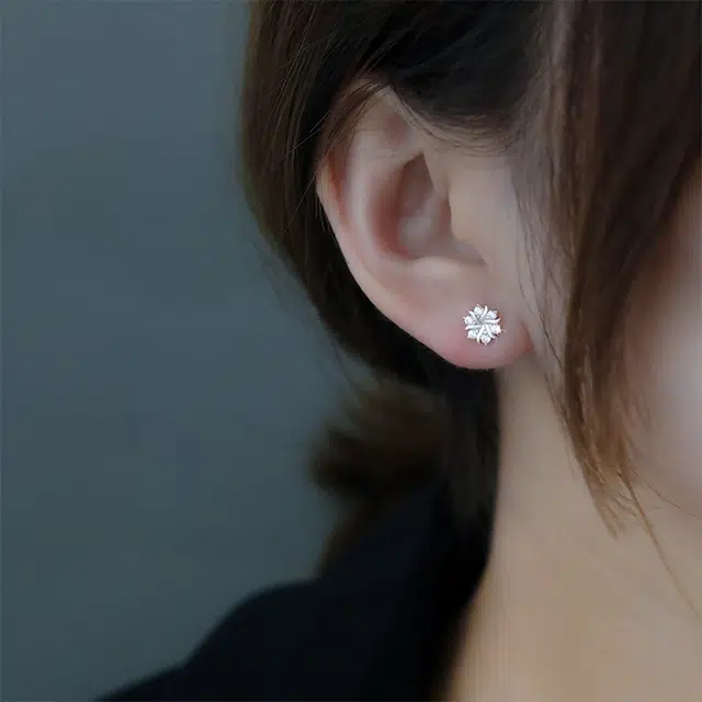 伊灿 精致雪花 合成立方氧化锆 耳钉 女款
