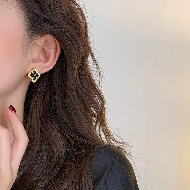 S925