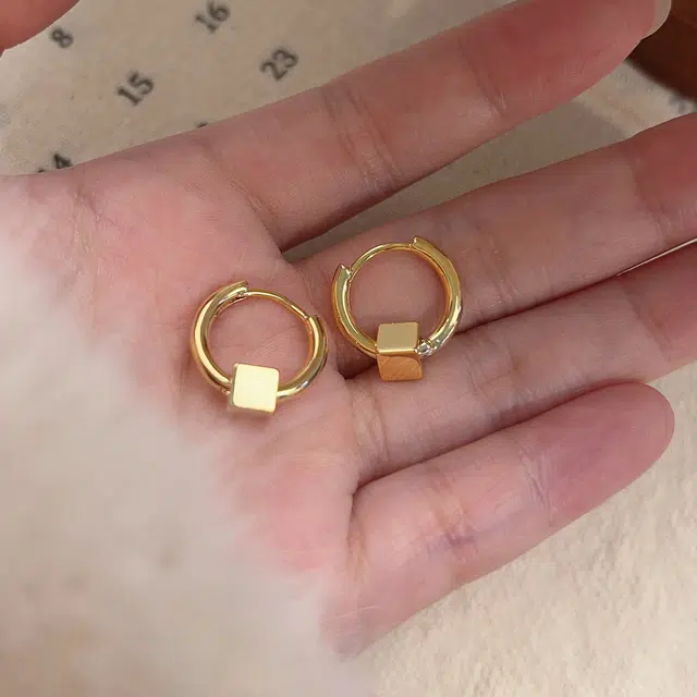 伊灿 时尚小众设计感素圈精致气质 电镀真金 耳环 女款