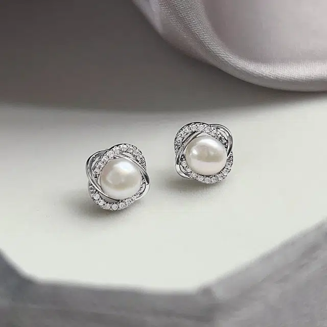伊灿 小众设计感高级缠绕设计日常通勤时尚 氧化立方锆石 耳钉 女款