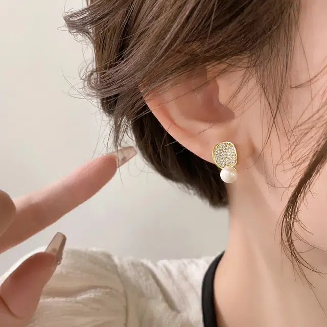 伊灿 法式复古小众设计感气质名媛水钻仿珍珠 氧化锆石 耳钉 女款 简约百搭