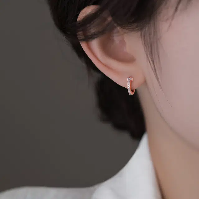 伊灿 时尚精致玫瑰金素圈 氧化立方锆石 耳环 女款 小众设计感高级