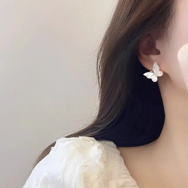 伊灿 精致小众设计感高级贝壳蝴蝶 母贝 耳钉 女款