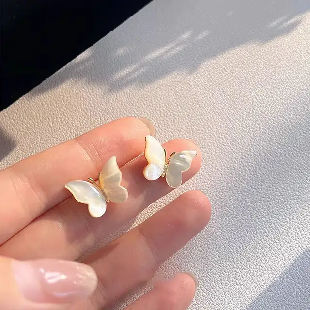 伊灿 精致小众设计感高级贝壳蝴蝶 母贝 耳钉 女款