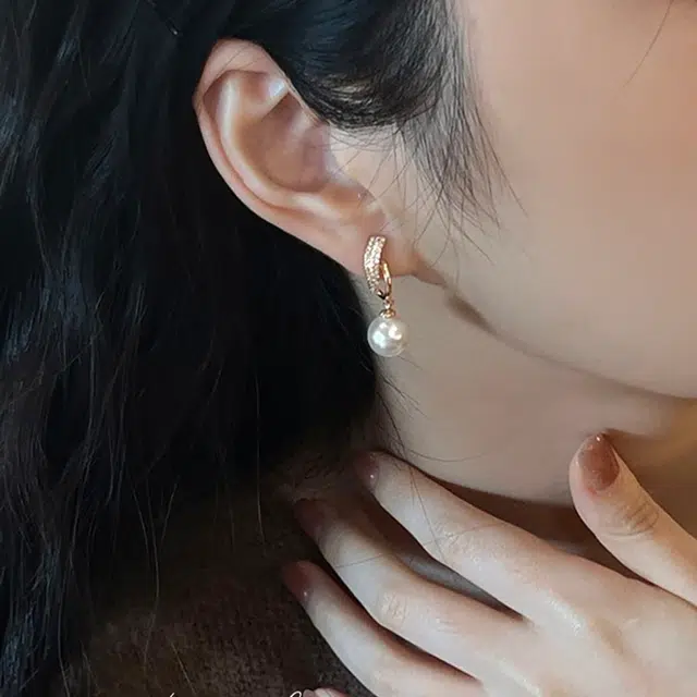 伊灿 轻奢小众高级感香槟金镶钻 氧化立方锆 仿珍珠 耳环 女款