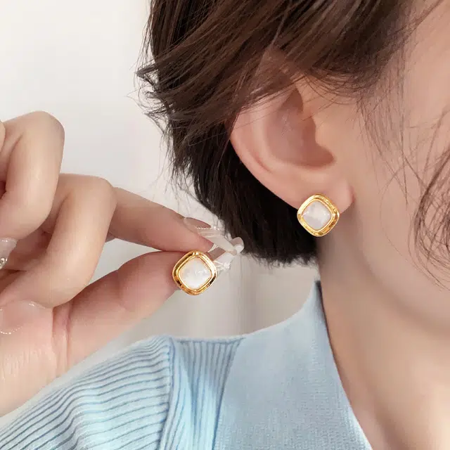 伊灿 精致小众设计感高级菱形 电镀真金 贝壳 耳钉 女款