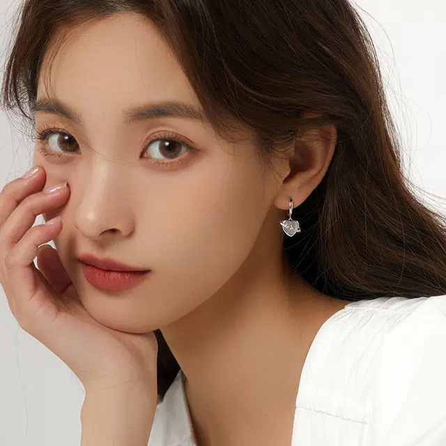 伊灿 韩国银色爱心 仿猫眼石 耳环 女款