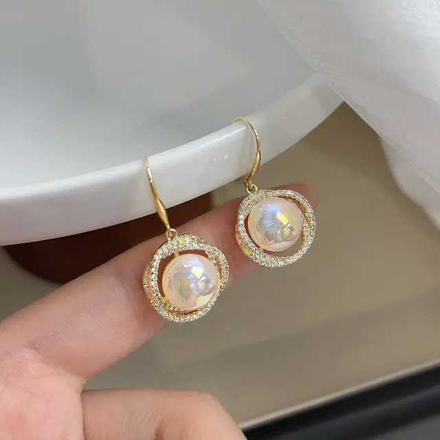 伊灿 缠绕镶嵌设计 电镀真金 氧化立方锆石 仿珍珠 耳环 女款 金色