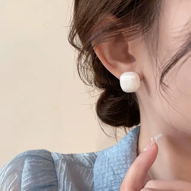 伊灿 白色小众高级感 电镀真金 耳钉 女款