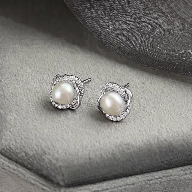 伊灿 小众设计感高级缠绕设计日常通勤时尚 氧化立方锆石 耳钉 女款