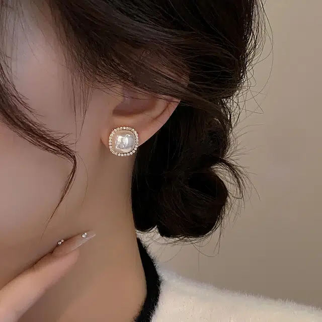 伊灿 日韩小众设计感高级精致镶钻 微镶锆石 仿珍珠 耳钉 女款