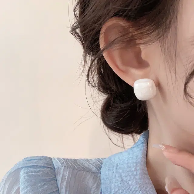 伊灿 白色小众高级感 电镀真金 耳钉 女款
