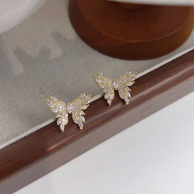 伊灿 时尚小众设计感高级水钻蝴蝶 氧化立方锆石 耳环 女款 简约精致百搭约会款