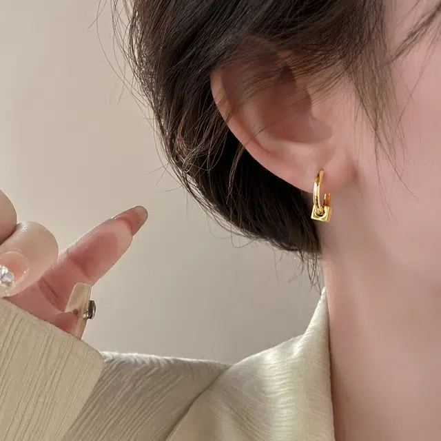 伊灿 时尚小众设计感素圈精致气质 电镀真金 耳环 女款