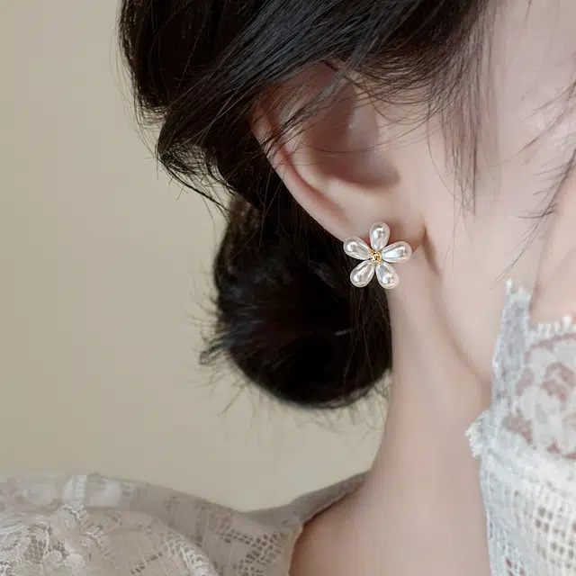 伊灿 花朵小众设计高级感 仿珍珠 耳钉 女
