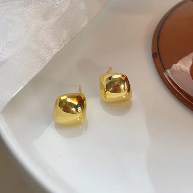 伊灿 复古小众设计感金色菱形冷淡风 电镀真金 耳钉 女款 时尚通勤百搭