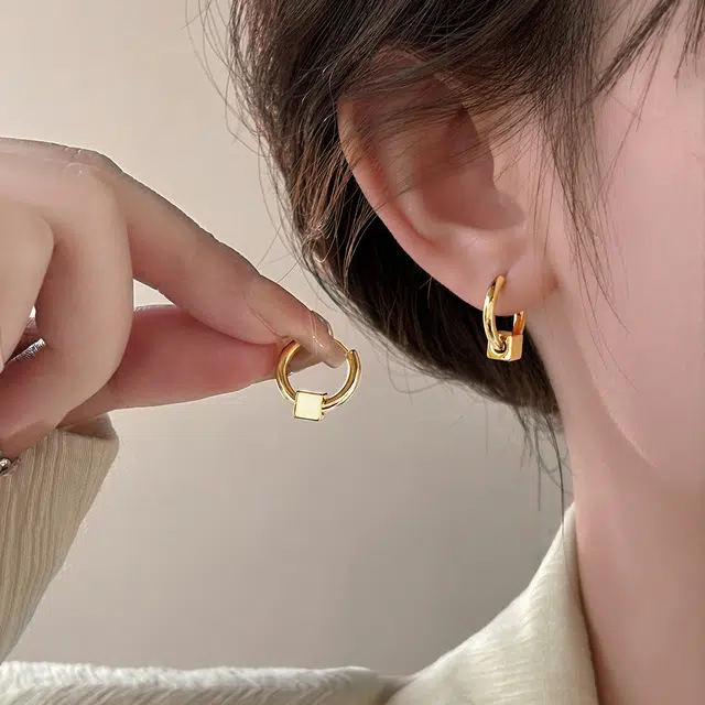 伊灿 时尚小众设计感素圈精致气质 电镀真金 耳环 女款