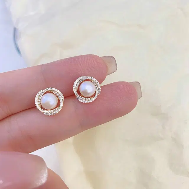 伊灿 轻奢小众设计感高级精致水钻缠绕仿 氧化立方锆石 珍珠 耳环 女款