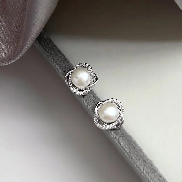 伊灿 小众设计感高级缠绕设计日常通勤时尚 氧化立方锆石 耳钉 女款