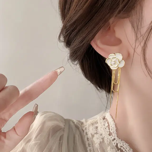 伊灿 小众设计感气质长款流苏山茶花 仿珍珠 耳环 女款 高级时尚百搭耳饰