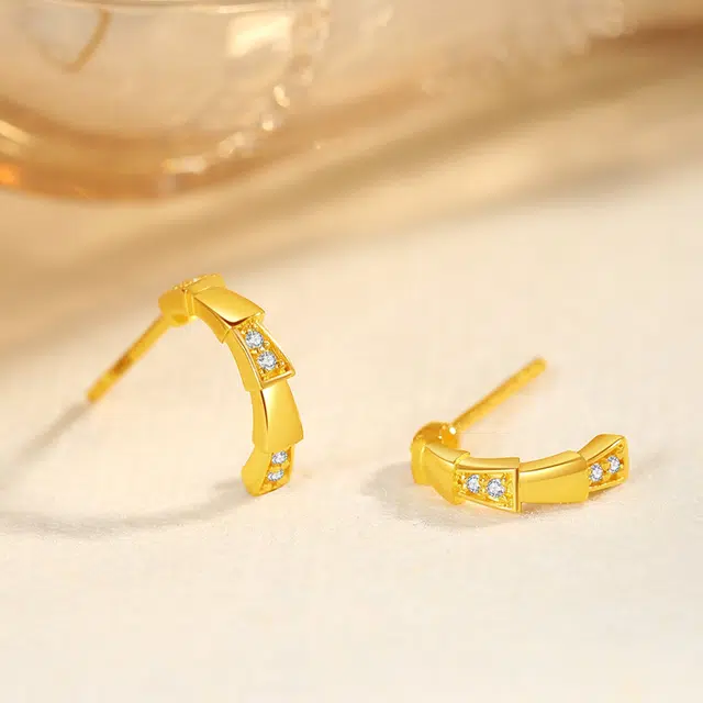 中鑫珠宝 灵蛇环耀 镶锆点钻蛇骨高级#好运 足金 按克计价 黄金耳钉 女款