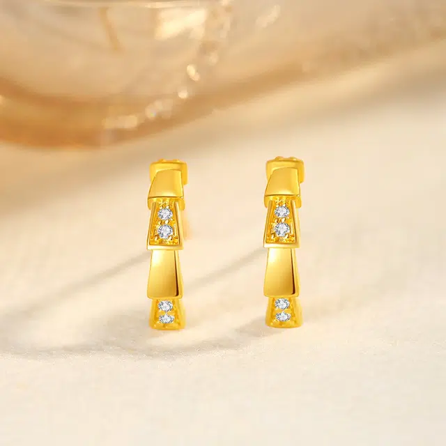 中鑫珠宝 灵蛇环耀 镶锆点钻蛇骨高级#好运 足金 按克计价 黄金耳钉 女款
