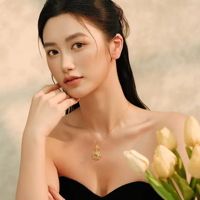 中鑫珠宝 四方如意古法镂空花丝 足金 锆石 按克计价 黄金吊坠 女款