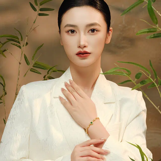 中鑫珠宝 绿宝金韵 镶嵌玉髓 锆石金钻盘缠蹦迪珠 足金 按克计价 黄金手串 女款