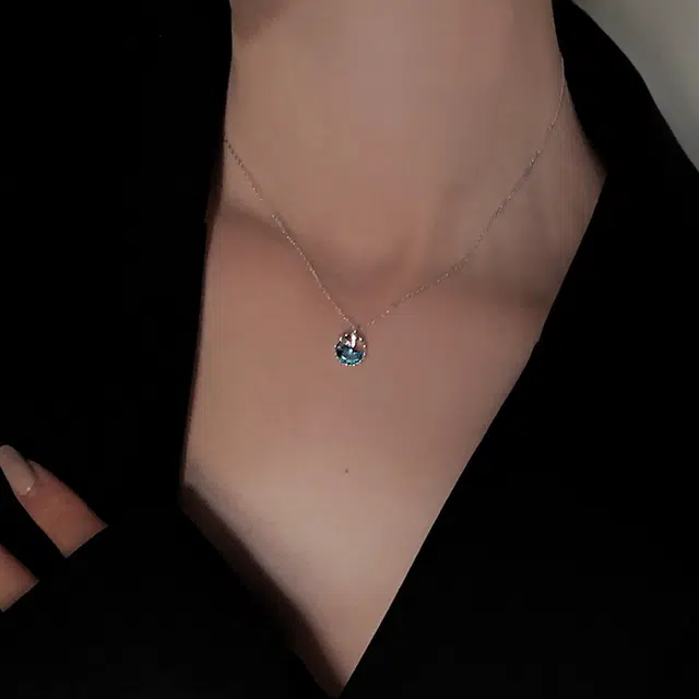 925